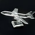 Стеклянная модель пассажирского самолёта