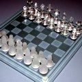 Шахматы из прозрачного и матового стекла