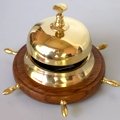 Оригинальный настольный звонок в виде морского штурвала.